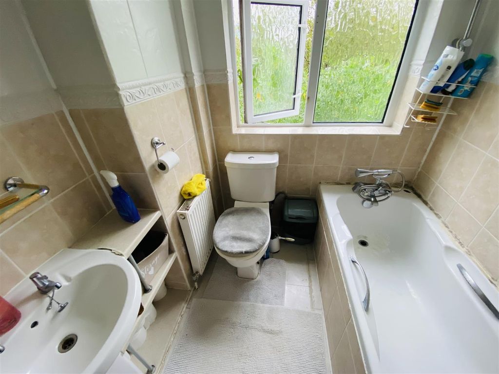 1 bed maisonette for sale in Colindeep Lane, London NW9, £260,000