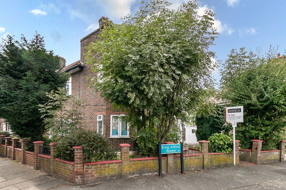 6 bed end terrace house for sale in Bellingham Green, London, Greater London SE6, £675,000