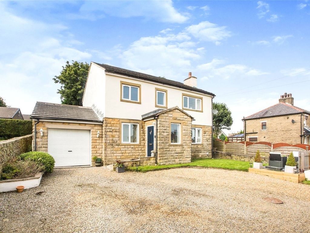4 bed detached house for sale in Moor End Road, Halifax, West Yorkshire HX2, £325,000