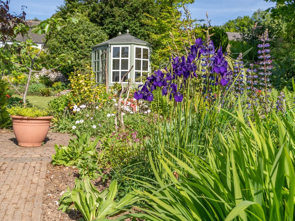 3 bed detached bungalow for sale in New Barns Road, Arnside LA5, £550,000