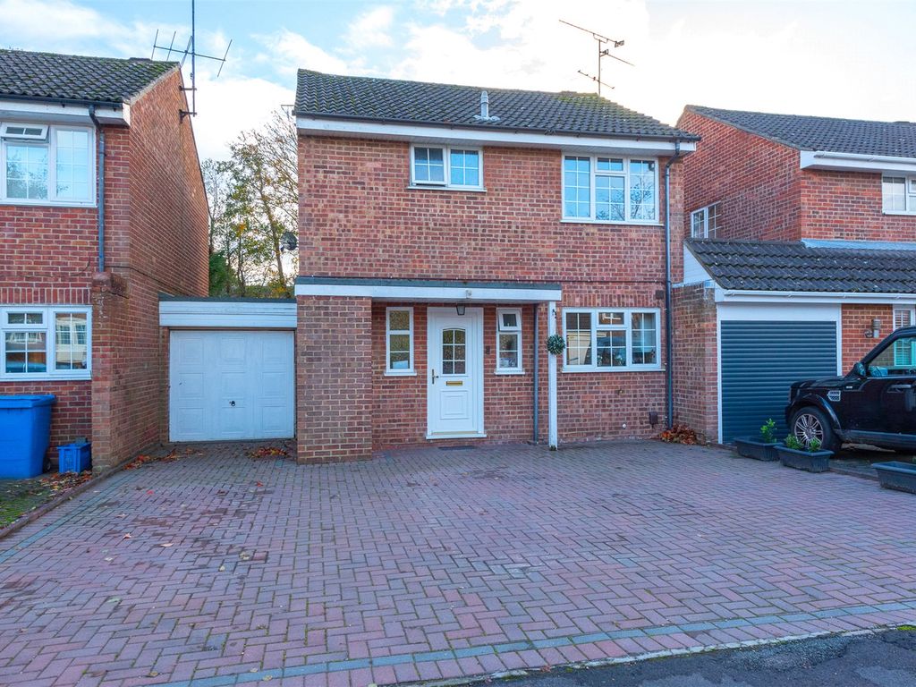 3 bed link-detached house for sale in Farnborough, Hampshire GU14, £444,950