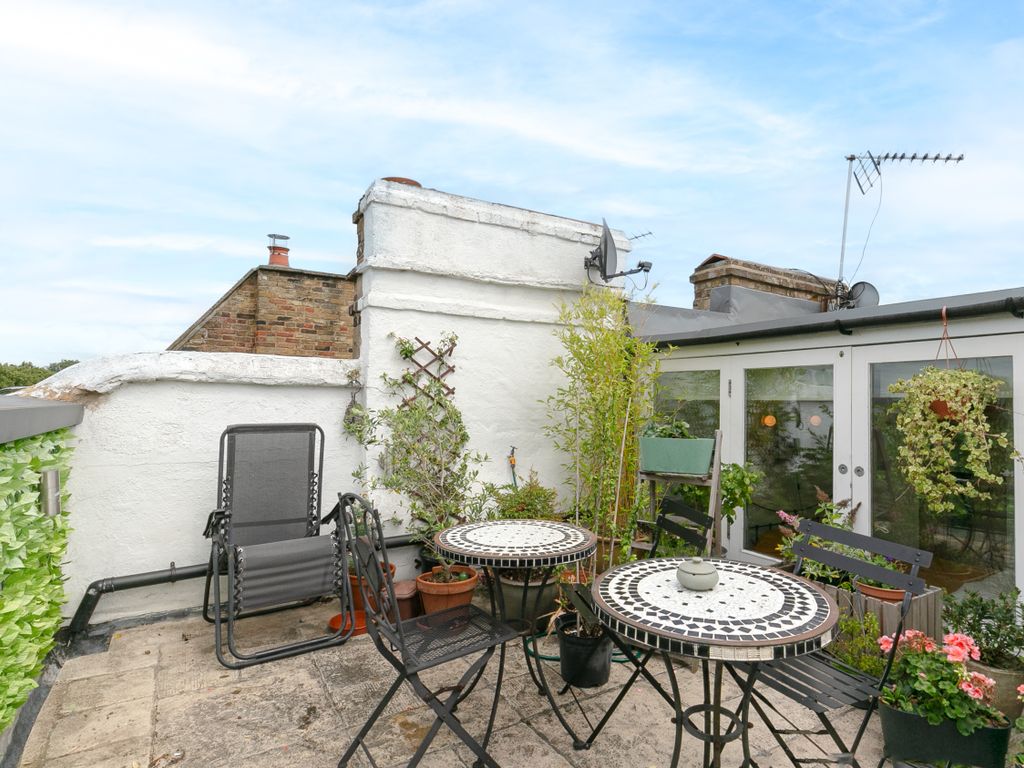 3 bed flat for sale in Barnsbury Road, London N1, £1,000,000