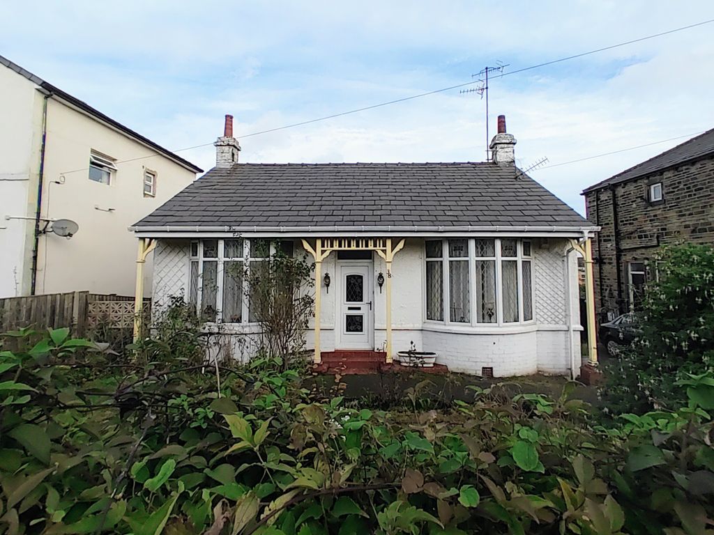 3 bed detached bungalow for sale in Hollybank Road, Bradford BD7, £250,000
