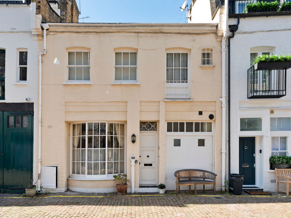 3 bed mews house for sale in Manson Mews, London SW7, £1,700,000