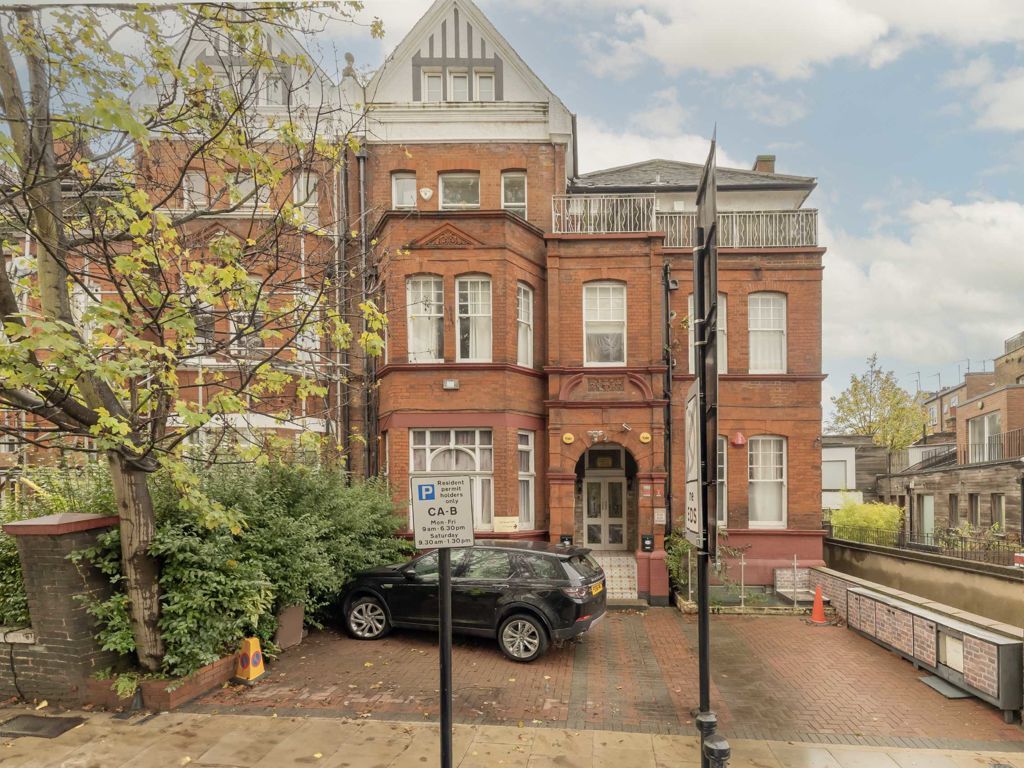 1 bed flat for sale in Frognal, London NW3, £500,000
