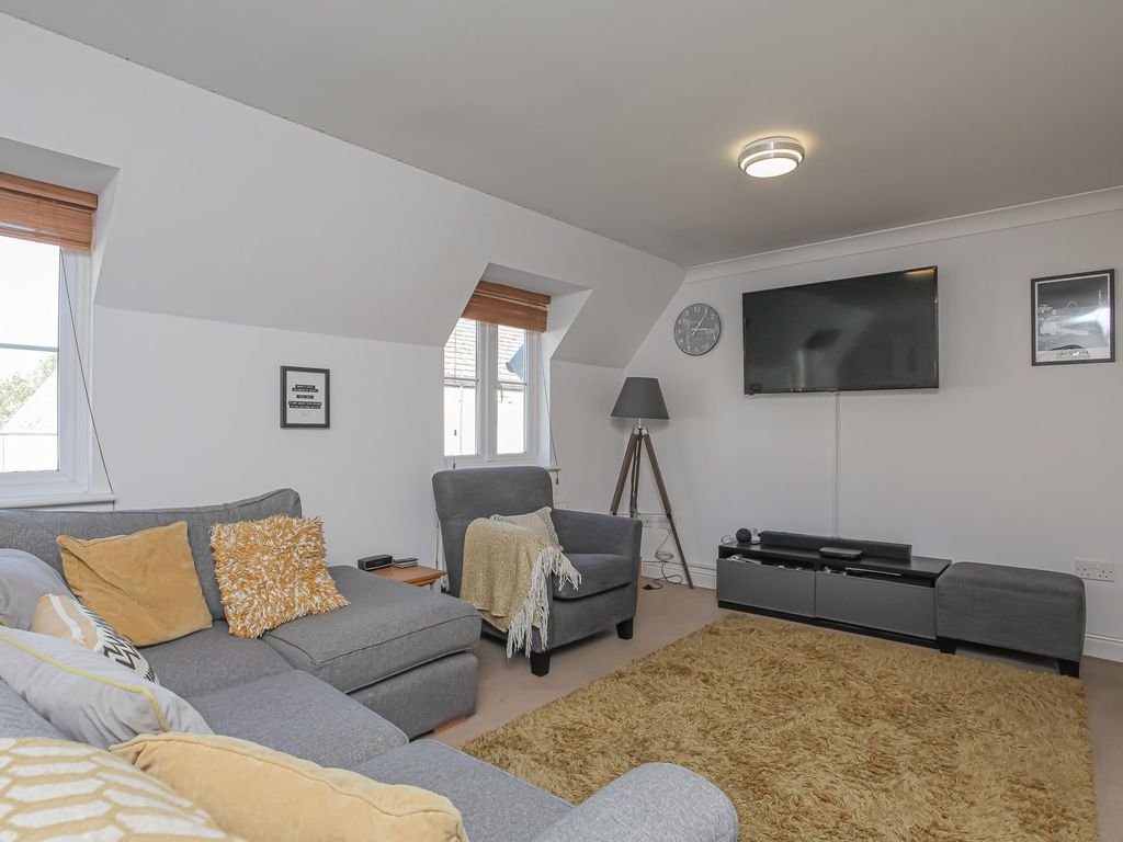 2 bed flat for sale in Northfield Row, Witney OX28, £255,000