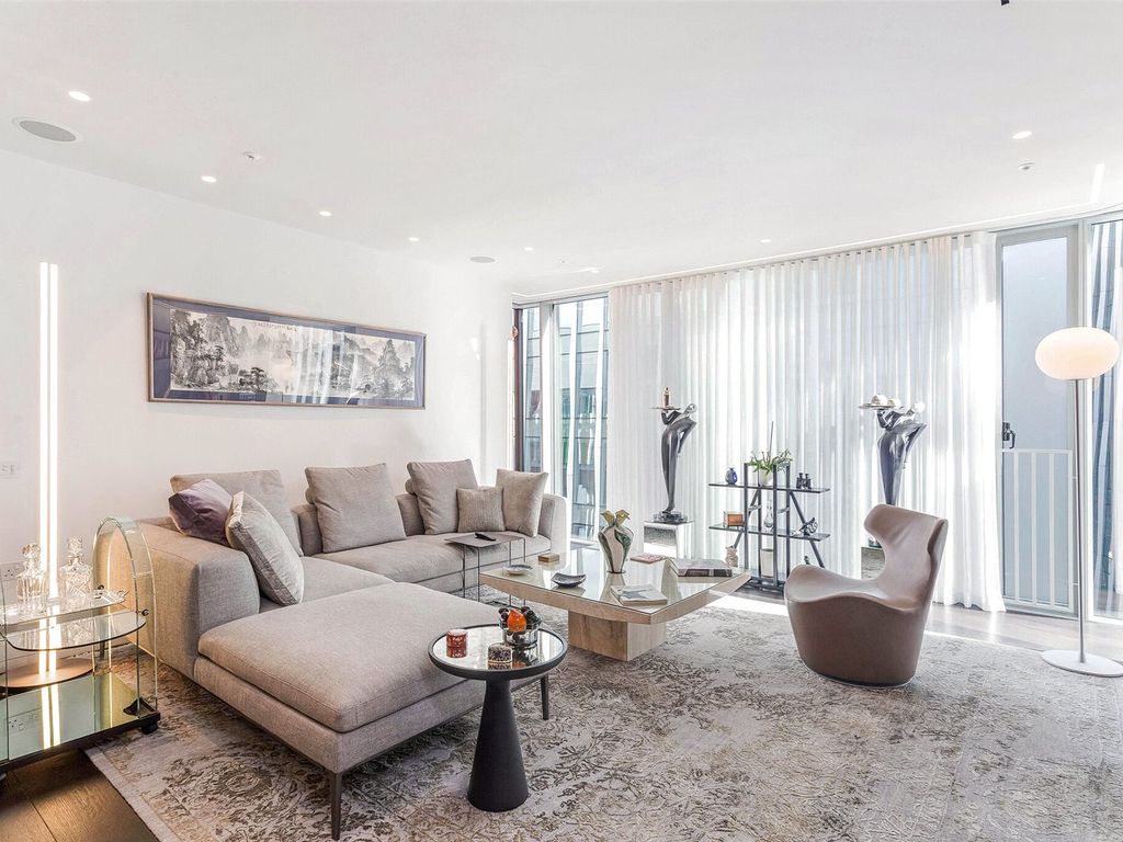 2 bed flat for sale in Buckingham Palace Road, London SW1W, £2,200,000