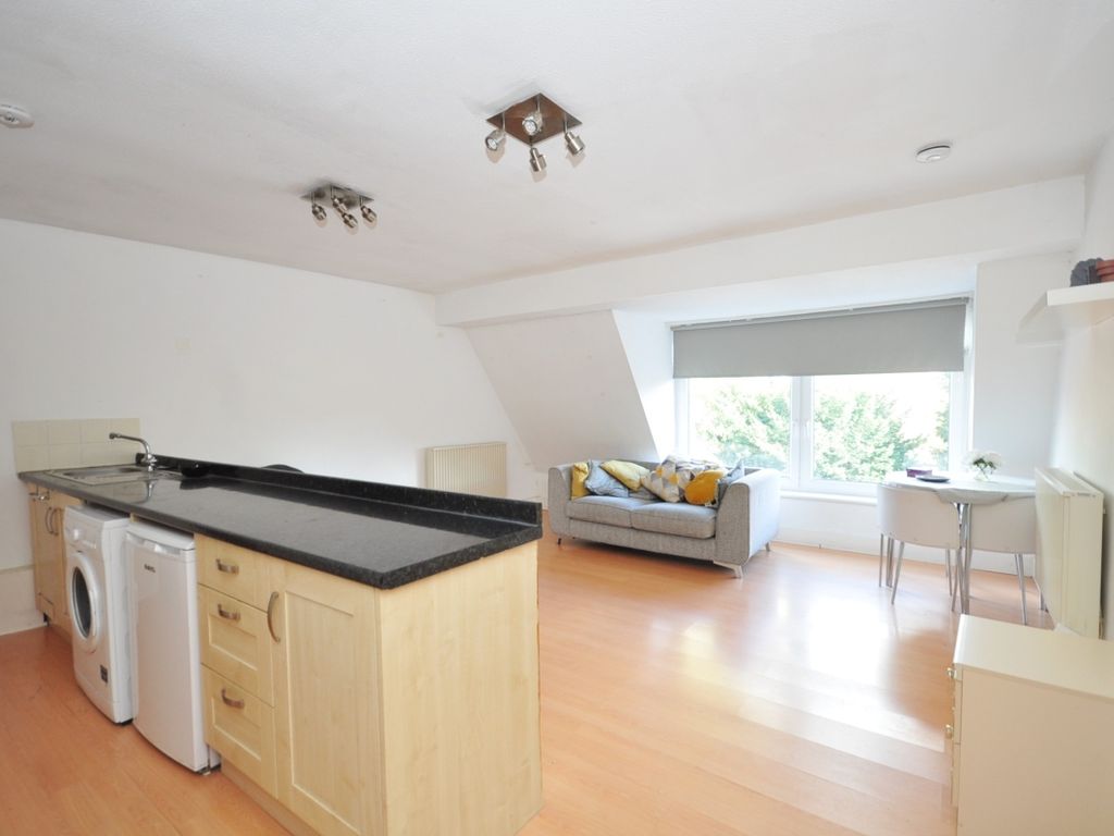 1 bed flat to rent in Bell Street, Reigate RH2, £1,100 pcm