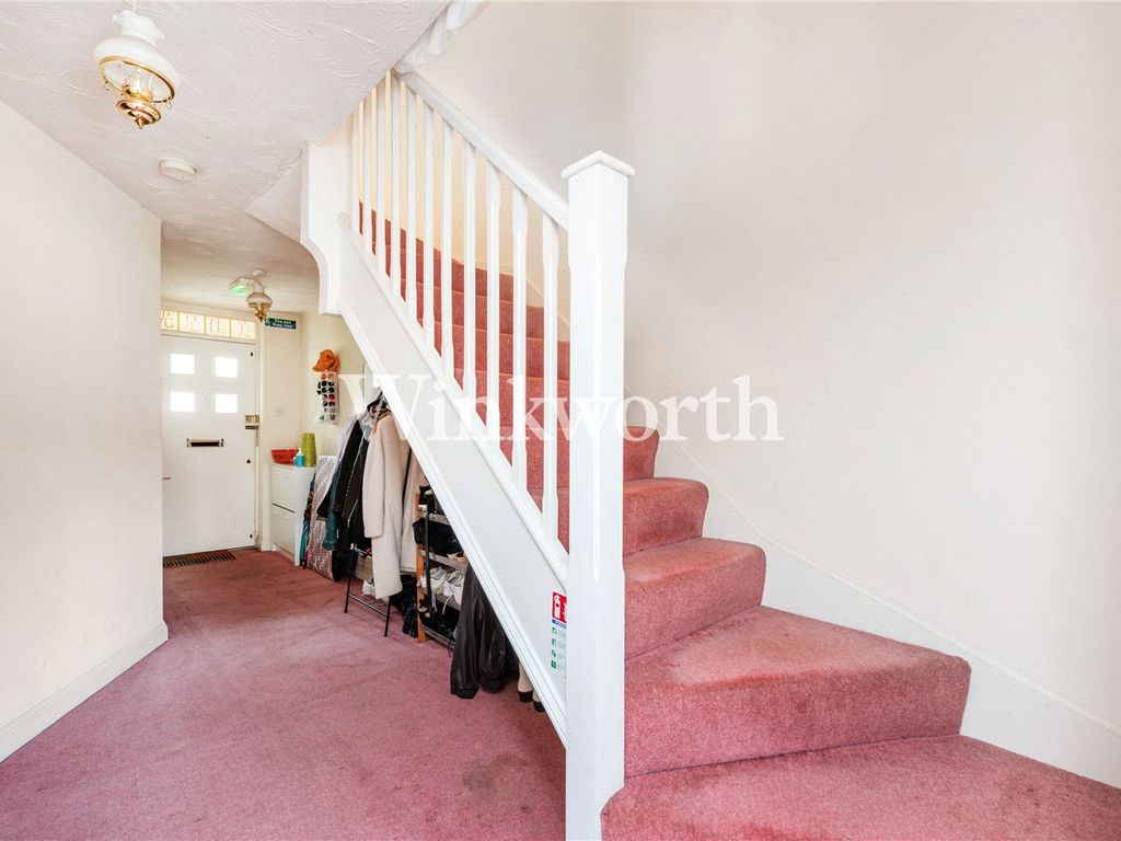 4 bed end terrace house for sale in Myddleton Avenue, London N4, £995,000
