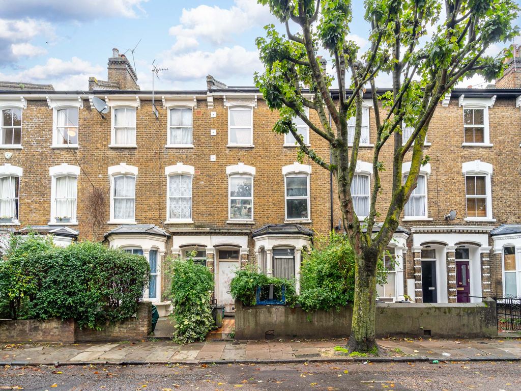 5 bed terraced house for sale in Evershot Road, London N4, £1,000,000