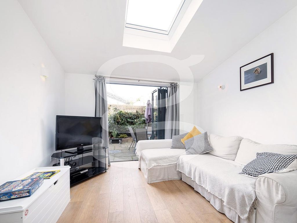 3 bed flat for sale in Langtry Road, London NW8, £765,000