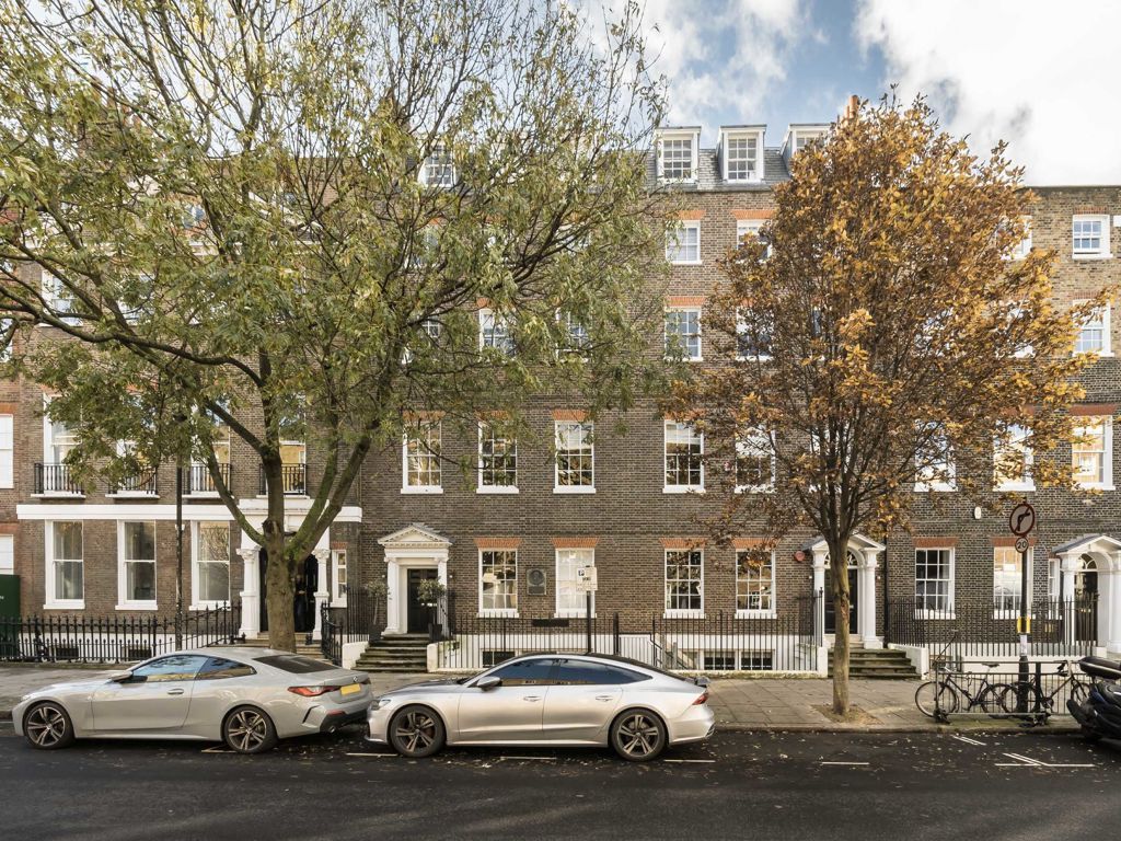 2 bed flat for sale in John Street, London WC1N, £1,000,000