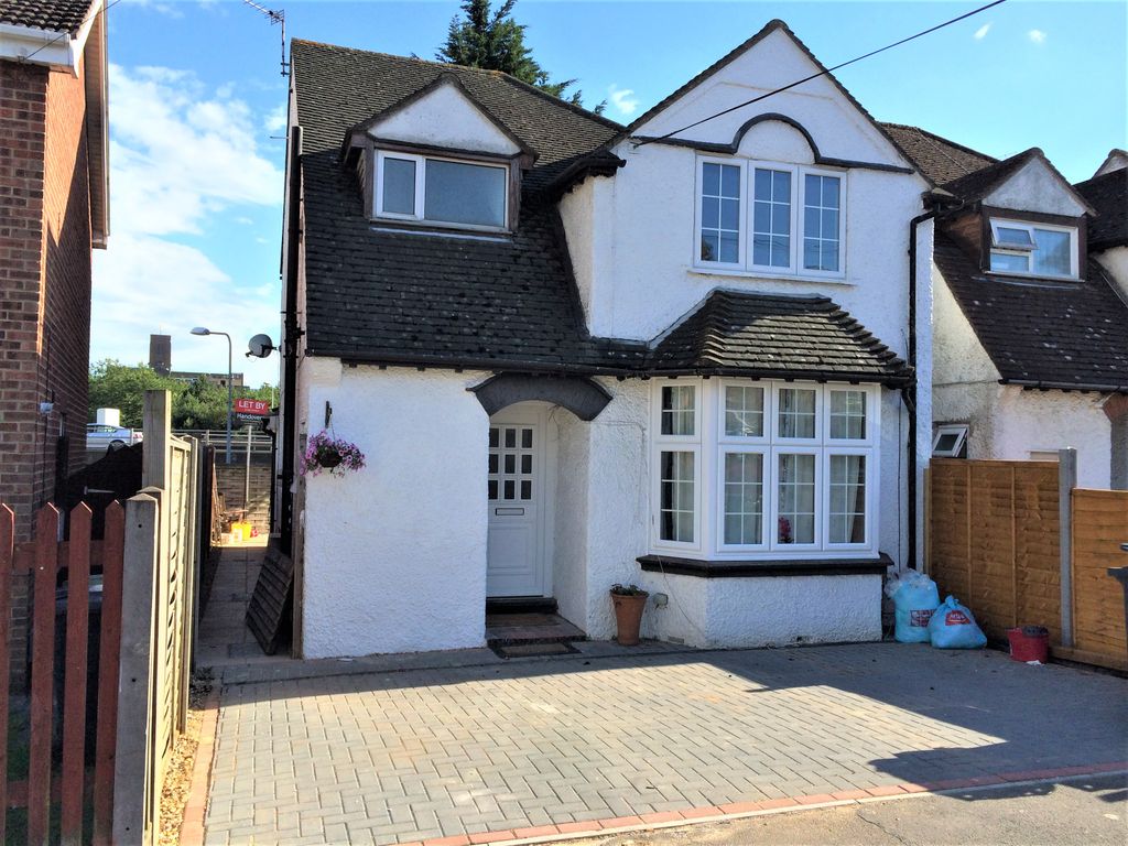 6 bed detached house to rent in Weston Road, Guildford GU2, £4,500 pcm