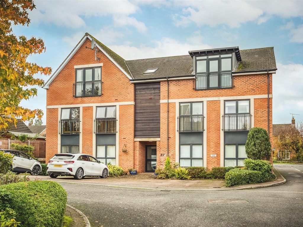 3 bed flat for sale in Auckland Place, Duffield, Belper DE56, £350,000