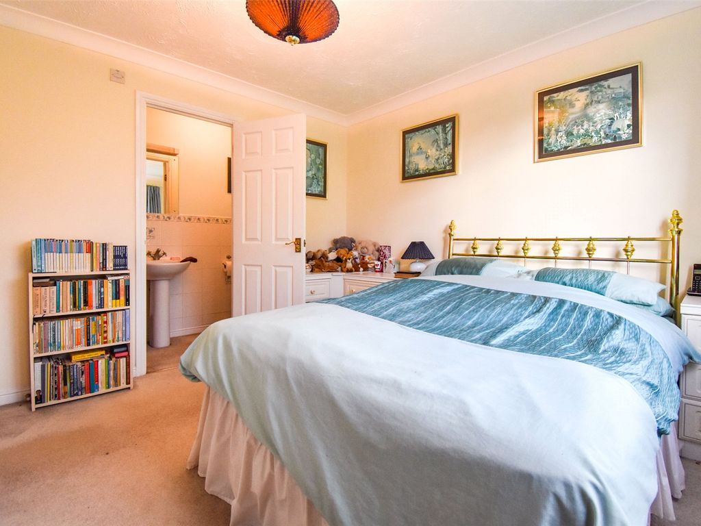 4 bed detached house for sale in Sheridan Close, Aldershot, Hampshire, Hampshire GU11, £515,000