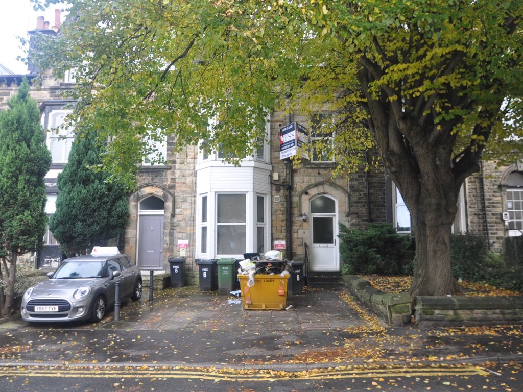 Studio to rent in Mount Parade, Harrogate, North Yorkshire HG1, £695 pcm