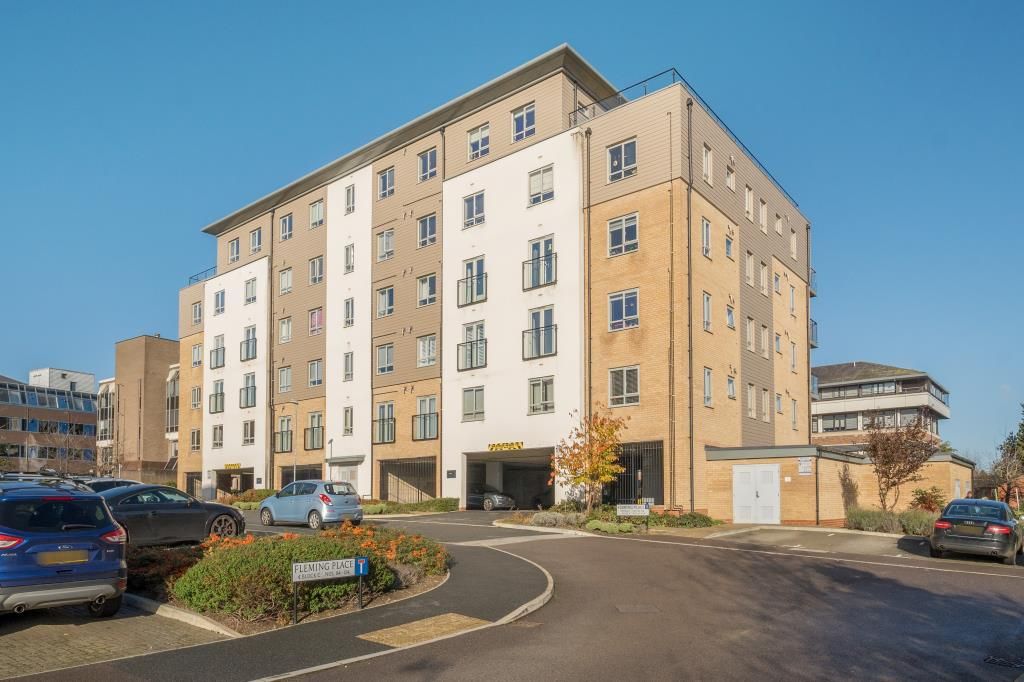 2 bed flat to rent in Fleming Place, Bracknell RG12, £1,400 pcm
