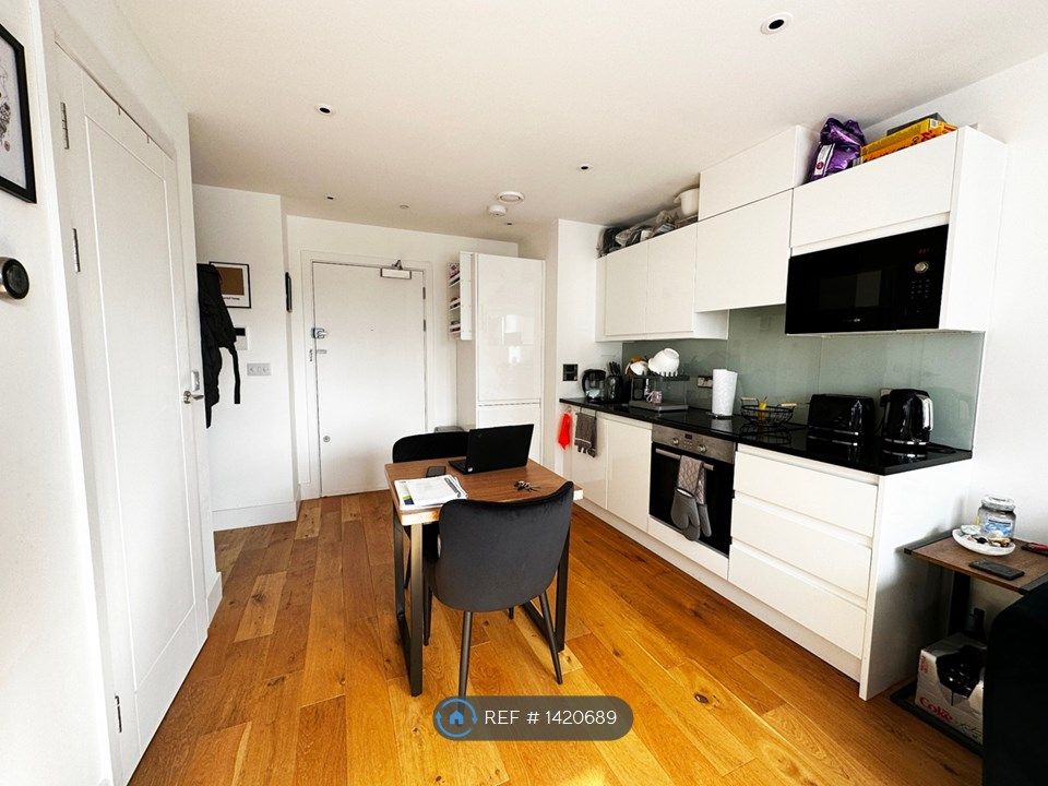 1 bed flat to rent in Edridge Road, Croydon CR0, £1,325 pcm