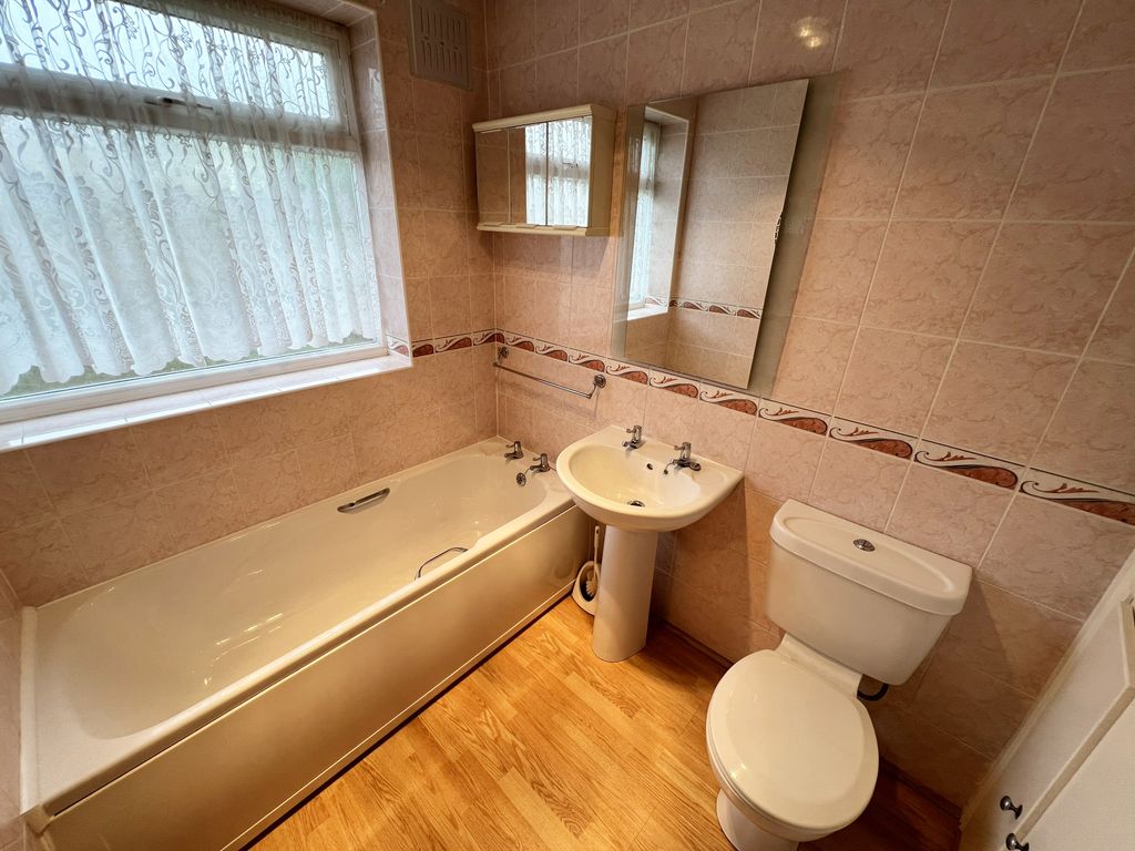 3 bed semi-detached house for sale in Eden Road, Solihull B92, £250,000