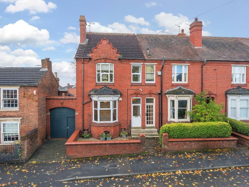 3 bed end terrace house for sale in Bridgnorth Road, Wollaston, Stourbridge DY8, £335,000