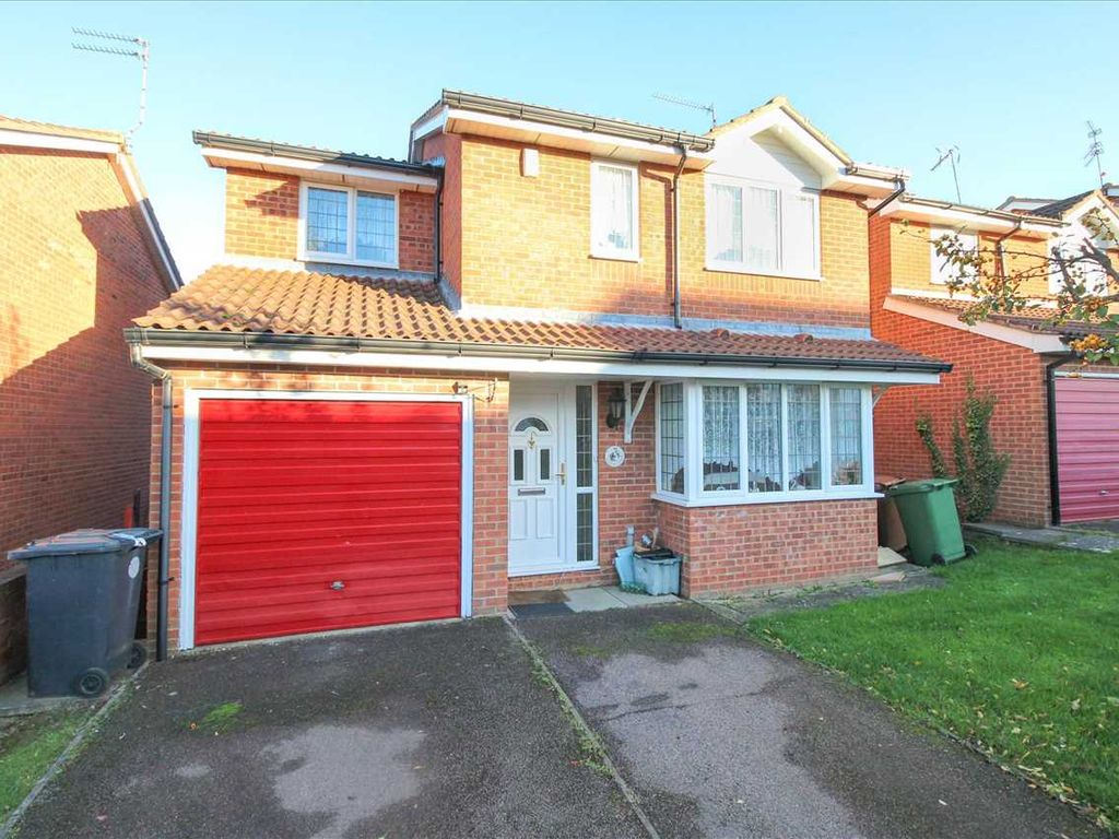 4 bed detached house for sale in Haddon Close, Wellingborough NN8, £365,000
