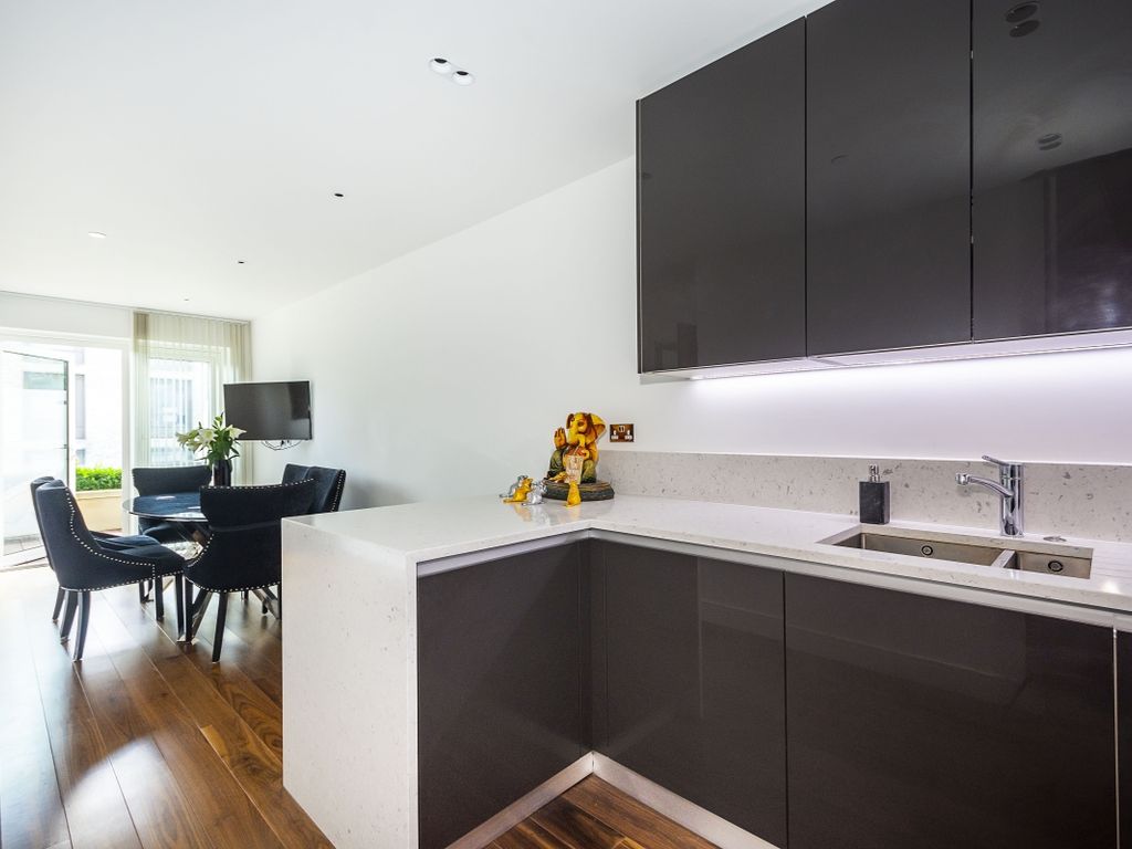 2 bed flat to rent in Longfield Avenue, London W5, £4,100 pcm