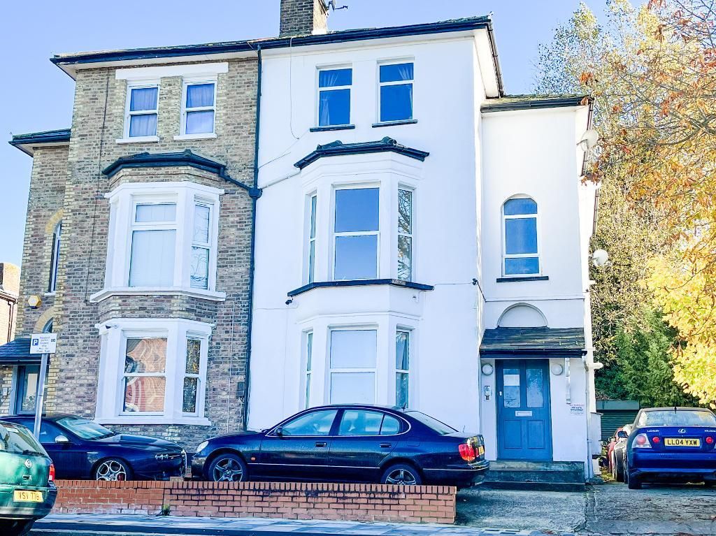 3 bed flat for sale in Sunnyside, Childs Hill, London NW2, £399,950
