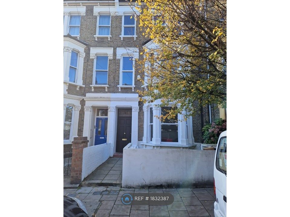 2 bed flat to rent in Portnall Road, London W9, £2,100 pcm