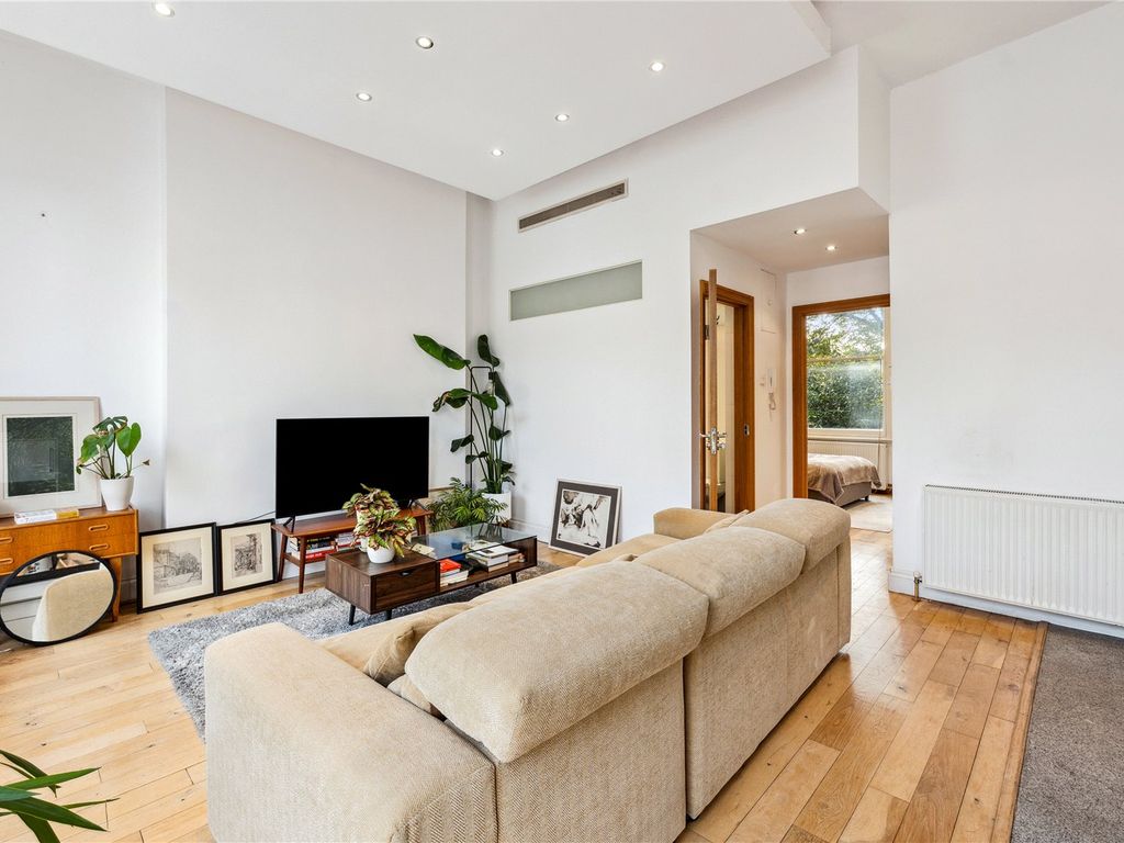 1 bed flat for sale in Chesterton Road, London W10, £595,000