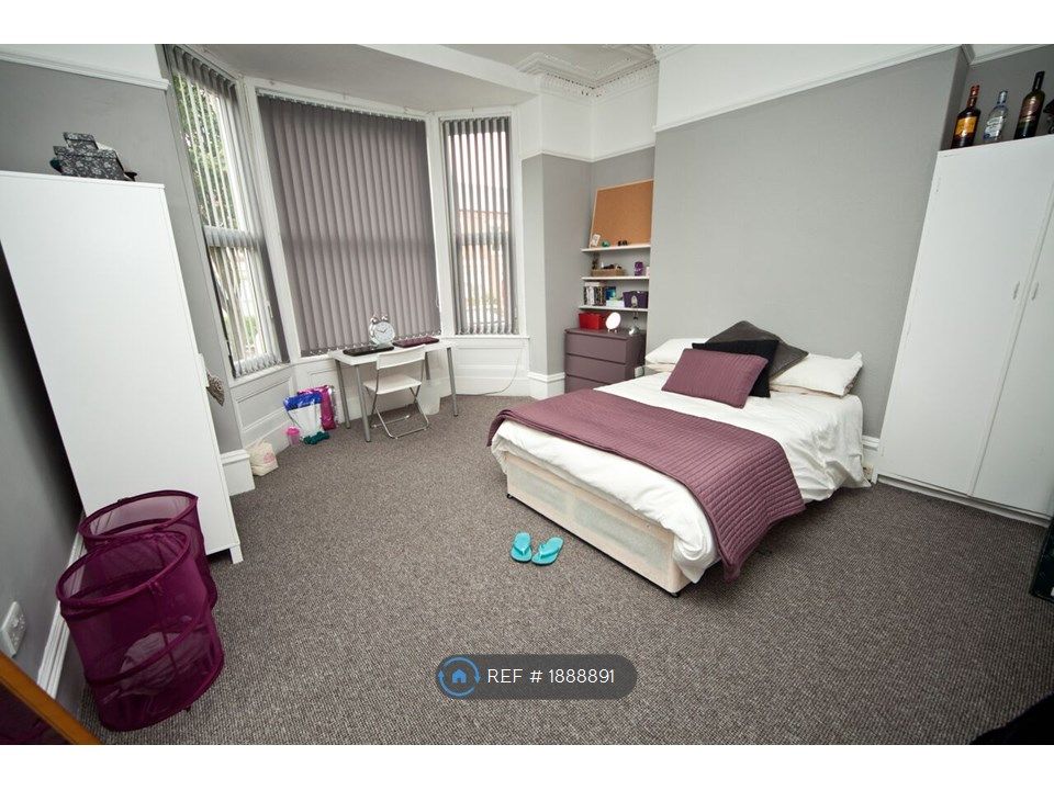 7 bed terraced house to rent in Brackenbury Road, Preston PR1, £2,972 pcm