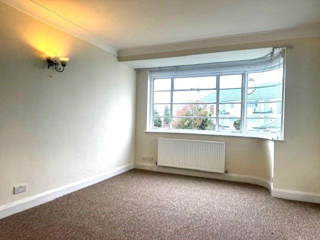 3 bed flat to rent in Capel Gardens, Pinner HA5, £1,800 pcm