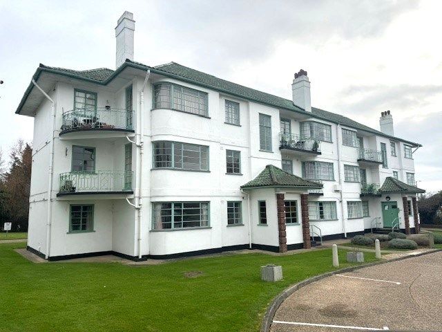 3 bed flat to rent in Capel Gardens, Pinner HA5, £1,800 pcm