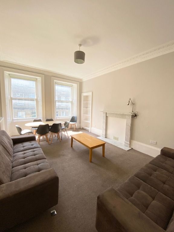 3 bed flat to rent in West Nicolson Street, Newington, Edinburgh EH8, £2,250 pcm