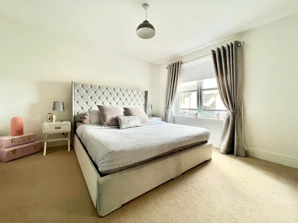 4 bed detached house for sale in Burnside Drive, Denny FK6, £325,000
