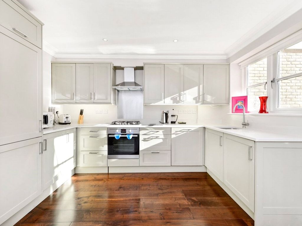 3 bed flat for sale in The Grove, London W5, £650,000