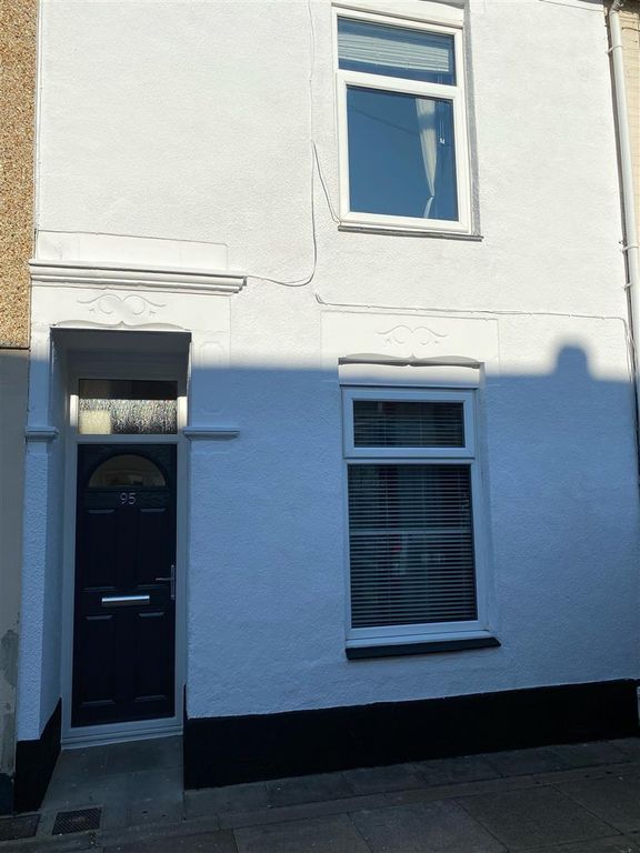 4 bed terraced house to rent in Guilford Road, Fratton, Portsmouth PO1, £1,600 pcm