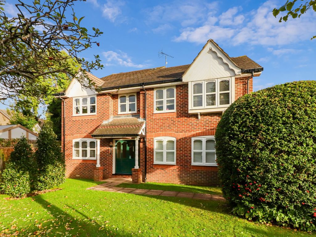 1 bed flat for sale in Foxlands Close, Leavesden, Watford WD25, £245,000