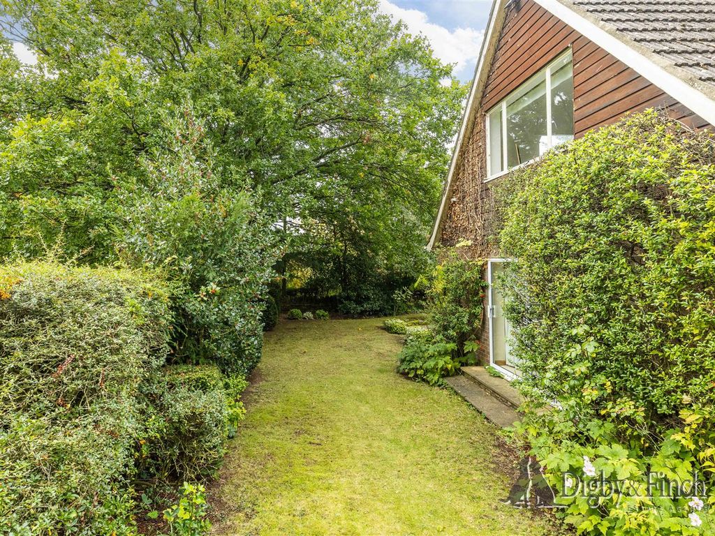 4 bed property for sale in Green Lane, Duddington, Stamford PE9, £750,000