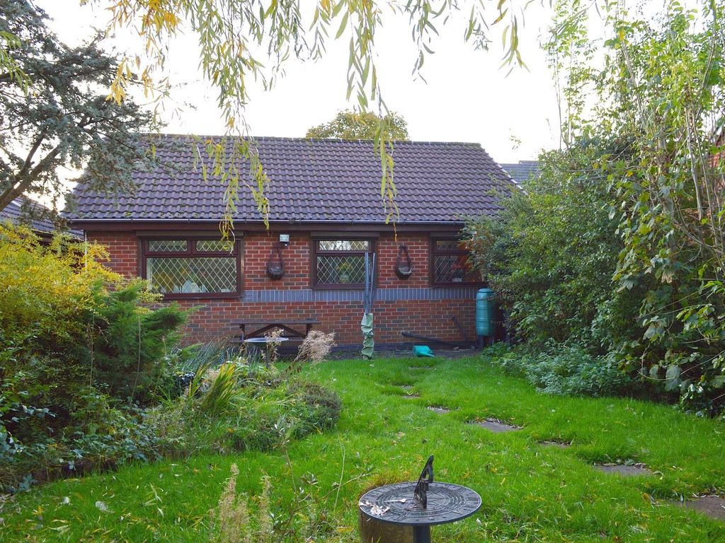 2 bed detached bungalow for sale in Mills Farm Close, Oldham OL8, £260,000