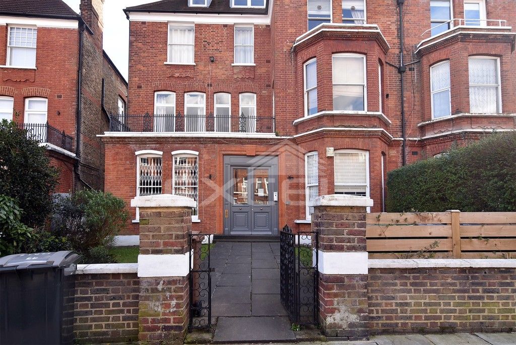 2 bed flat to rent in Goldhurst Terrace, London NW6, £2,340 pcm