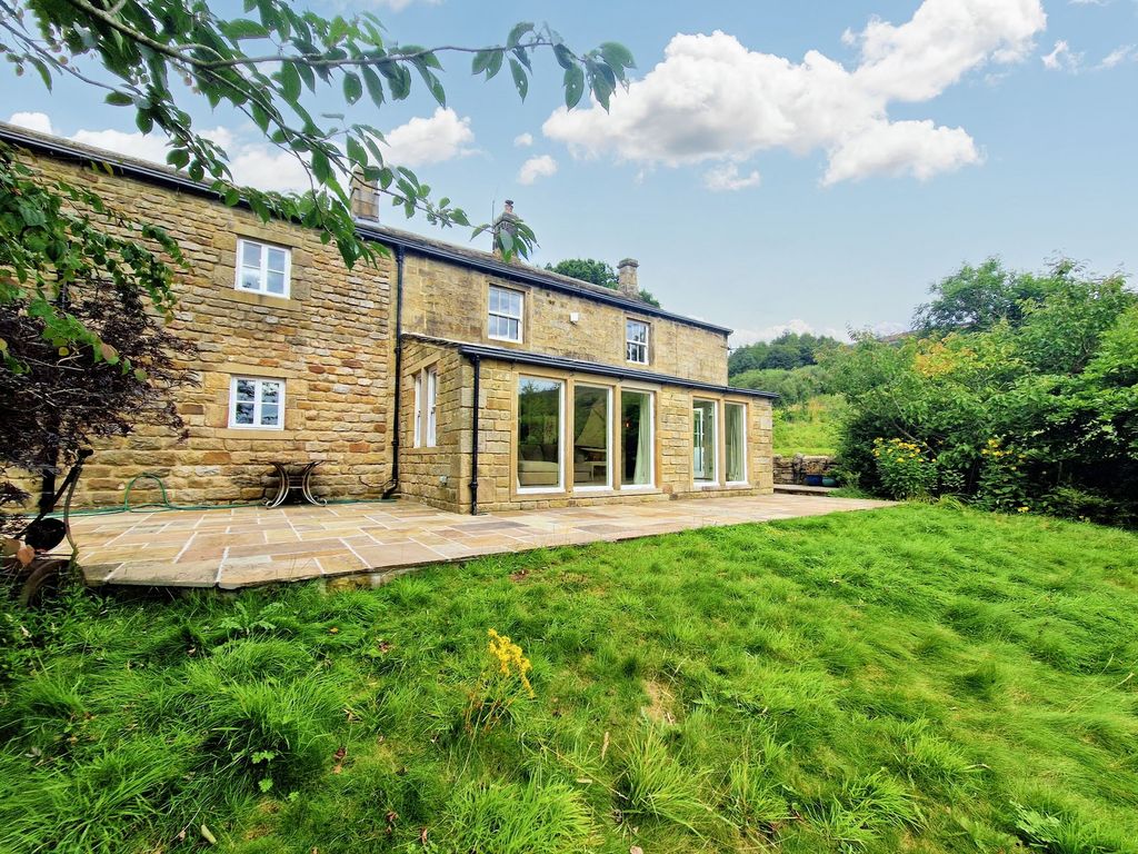 4 bed detached house to rent in Beamsley, Skipton BD23, £3,750 pcm