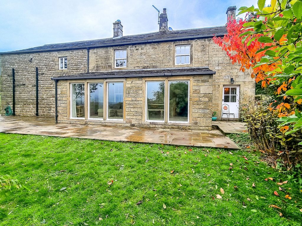 4 bed detached house to rent in Beamsley, Skipton BD23, £3,750 pcm