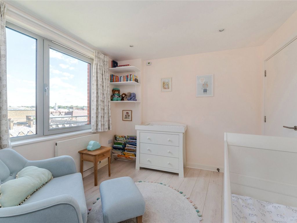 3 bed flat for sale in Garand Court, Eden Grove N7, £950,000