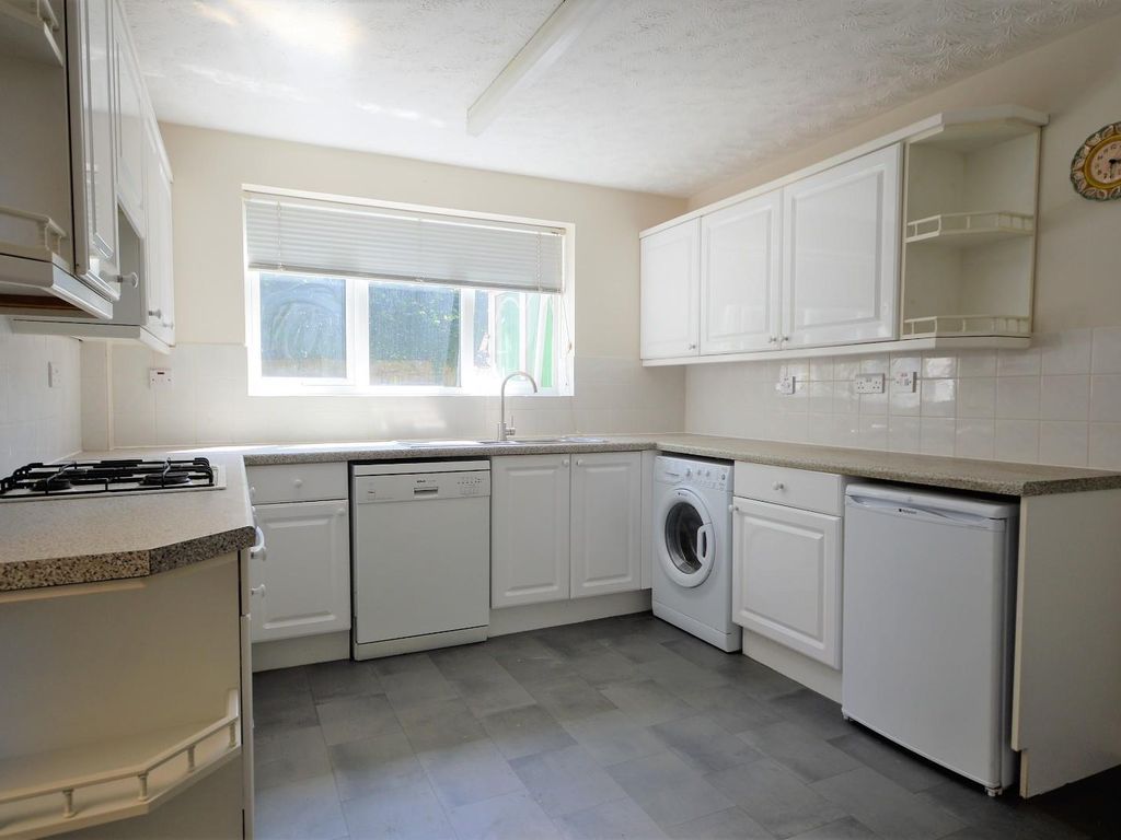 4 bed detached house to rent in Canon Woods Way, Kennington, Ashford TN24, £1,750 pcm