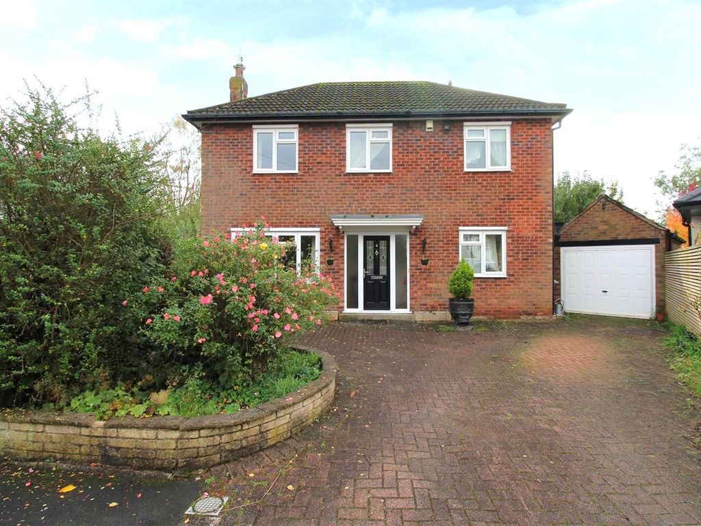 3 bed detached house for sale in Welton Close, Wilmslow SK9, £735,000