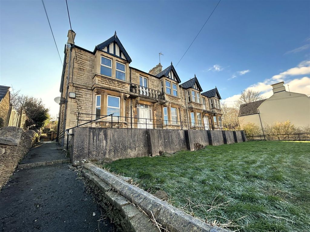 4 bed flat for sale in Stokes Road, Corsham SN13, £210,000