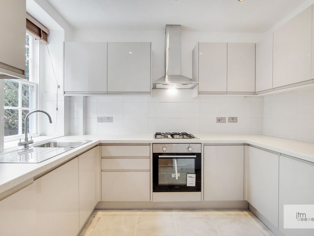 3 bed flat for sale in Warltersville Road, London N19, £490,000