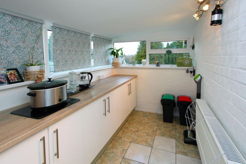 3 bed bungalow for sale in Long Lane, Telford TF6, £425,000