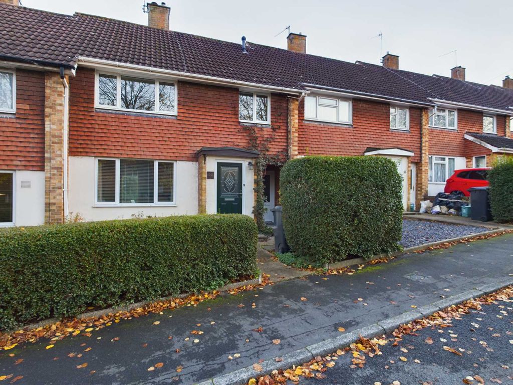 3 bed property for sale in Lyne Way, Warners End HP1, £390,000
