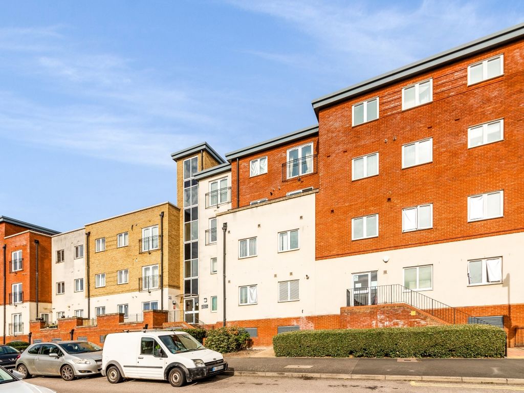 2 bed flat to rent in Langstone Way, London NW7, £1,795 pcm